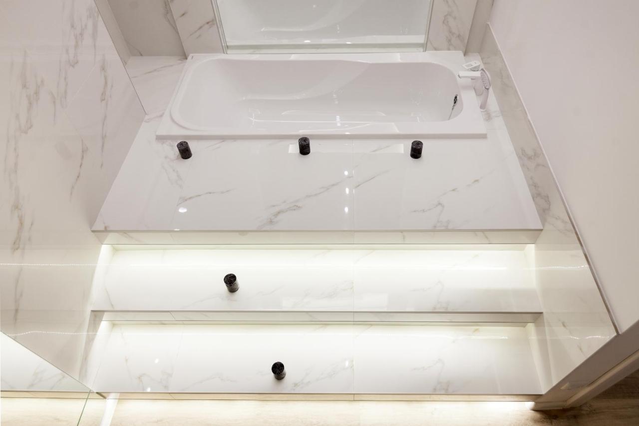 לבוב Royal Stylish Apartment In The Old City מראה חיצוני תמונה